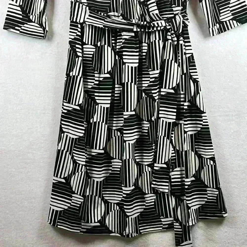 Liz Claiborne Women’s Dress Size Large Black & White Geometric Print Work Office - Picture 4 of 11